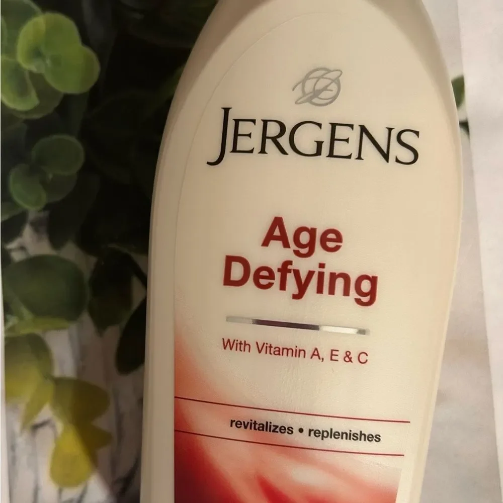 🛍️Jergens Age Defying Moisturizer with Vitamin A, E & C - Cream💥
